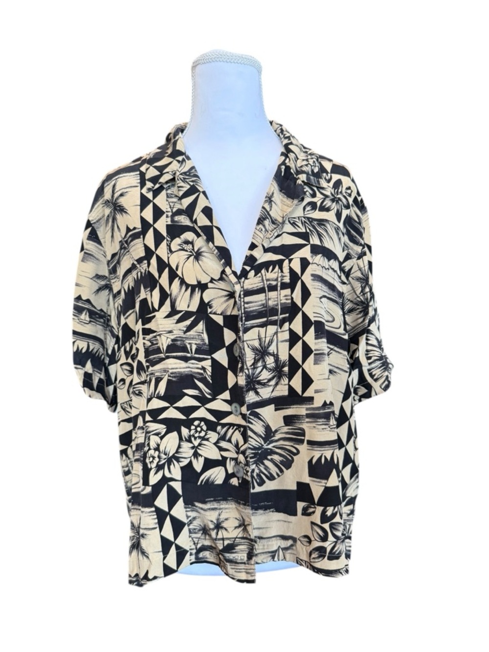 Chico’s 100% Silk Hawaiian Button Up Shirt Size Large Black Tan Tropical Print - Picture 2 of 9
